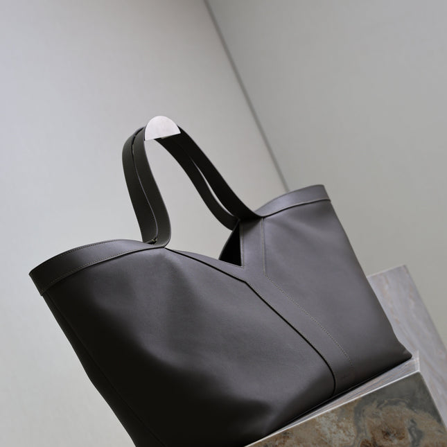 YSL 25S Y MAXI TOTE 50 IN MUTED CHARCOAL CALFSKIN GOLD HARDWARE