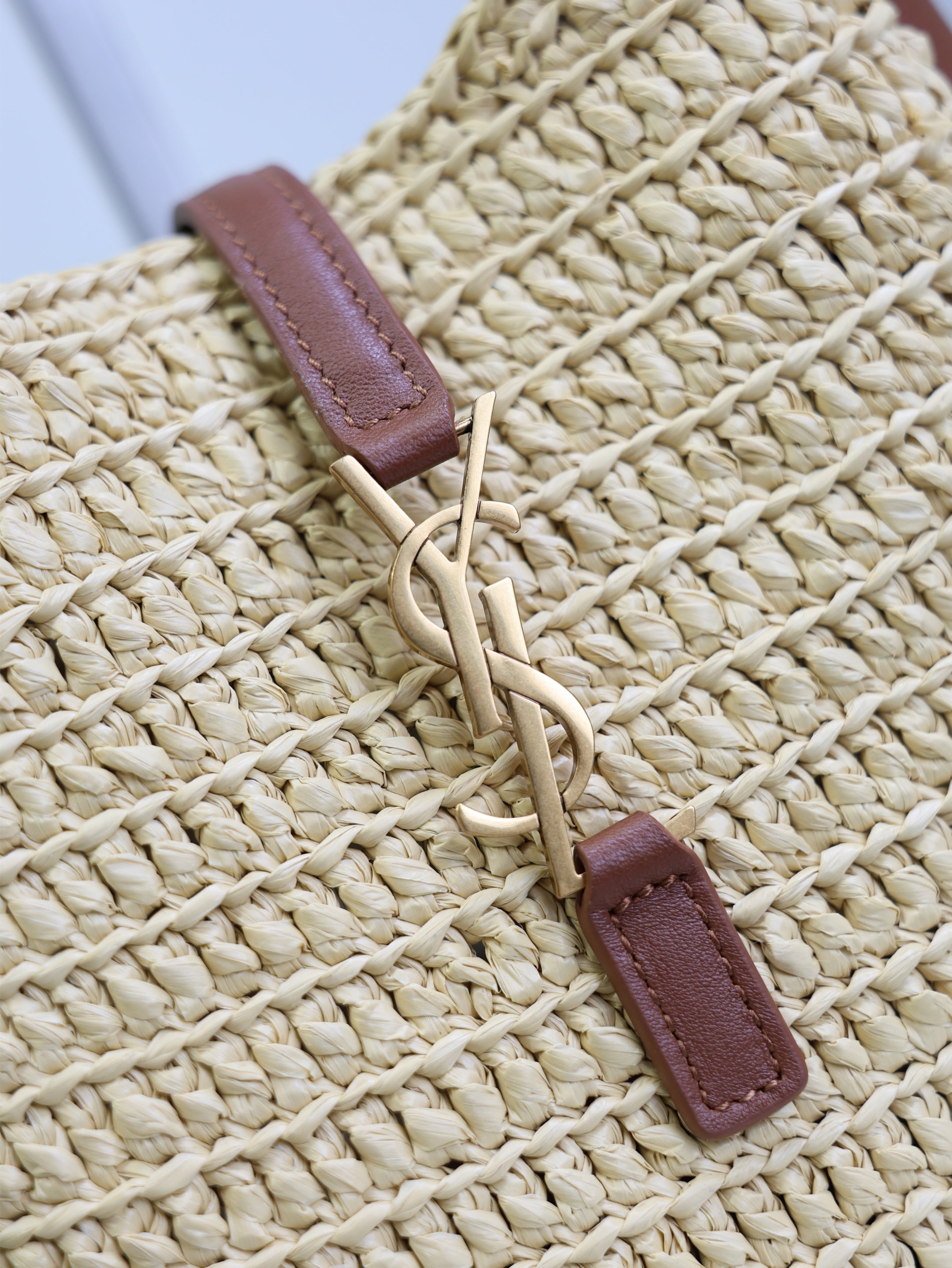 YSL 25S LE 5 À 7 SUPPLE BABY 16 IN RAFFIA AND CALFSKIN GOLD HARDWARE