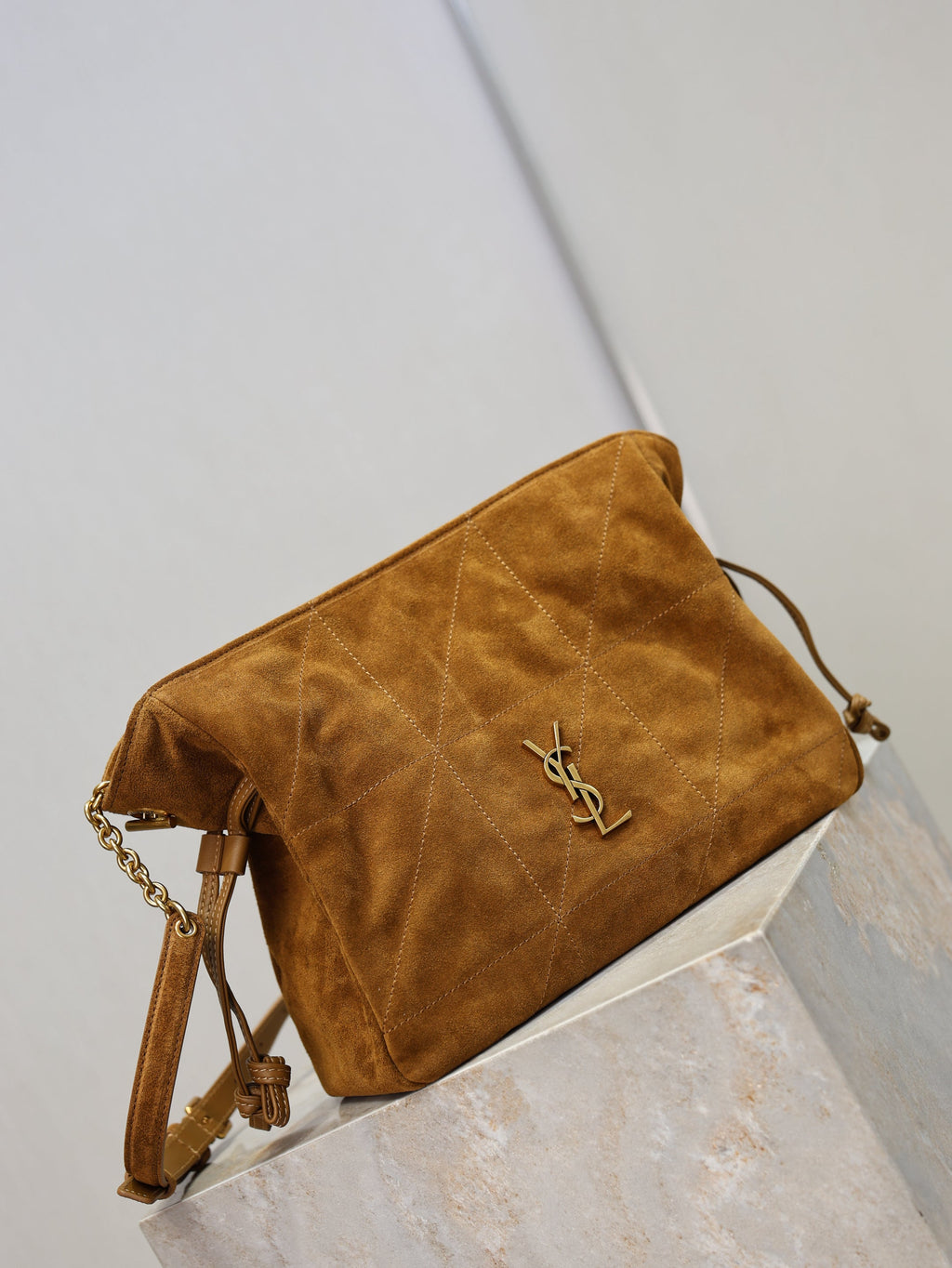 JAMIE MEDIUM POCHON 26 IN BROWN SUEDE GOLD HARDWARE