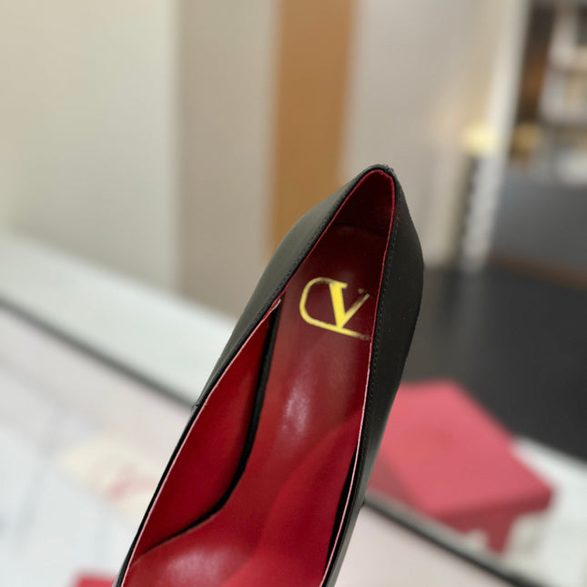VALENTINO 26S HIGH HEELS 75 MM IN BLACK SMOOTH CALFSKIN WITH GOLD HARDWARE