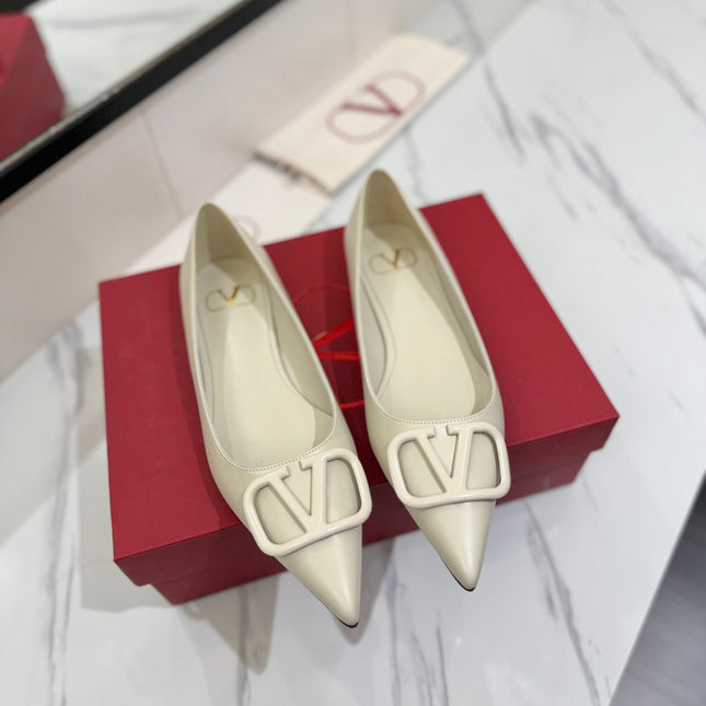 VALENTINO 26S BALLET FLATS IN CREAM WHITE SMOOTH CALFSKIN