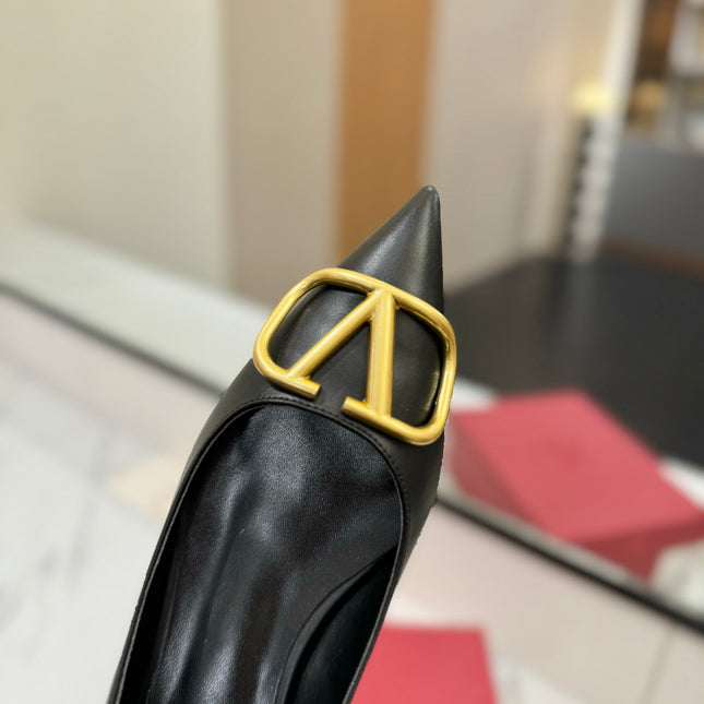 VALENTINO 26S BALLET FLATS IN BLACK SMOOTH CALFSKIN WITH GOLD HARDWARE