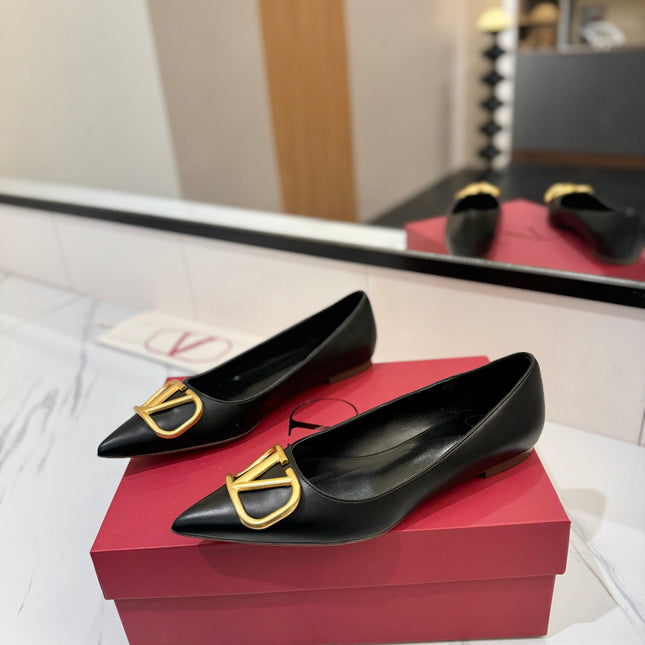 VALENTINO 26S BALLET FLATS IN BLACK SMOOTH CALFSKIN WITH GOLD HARDWARE