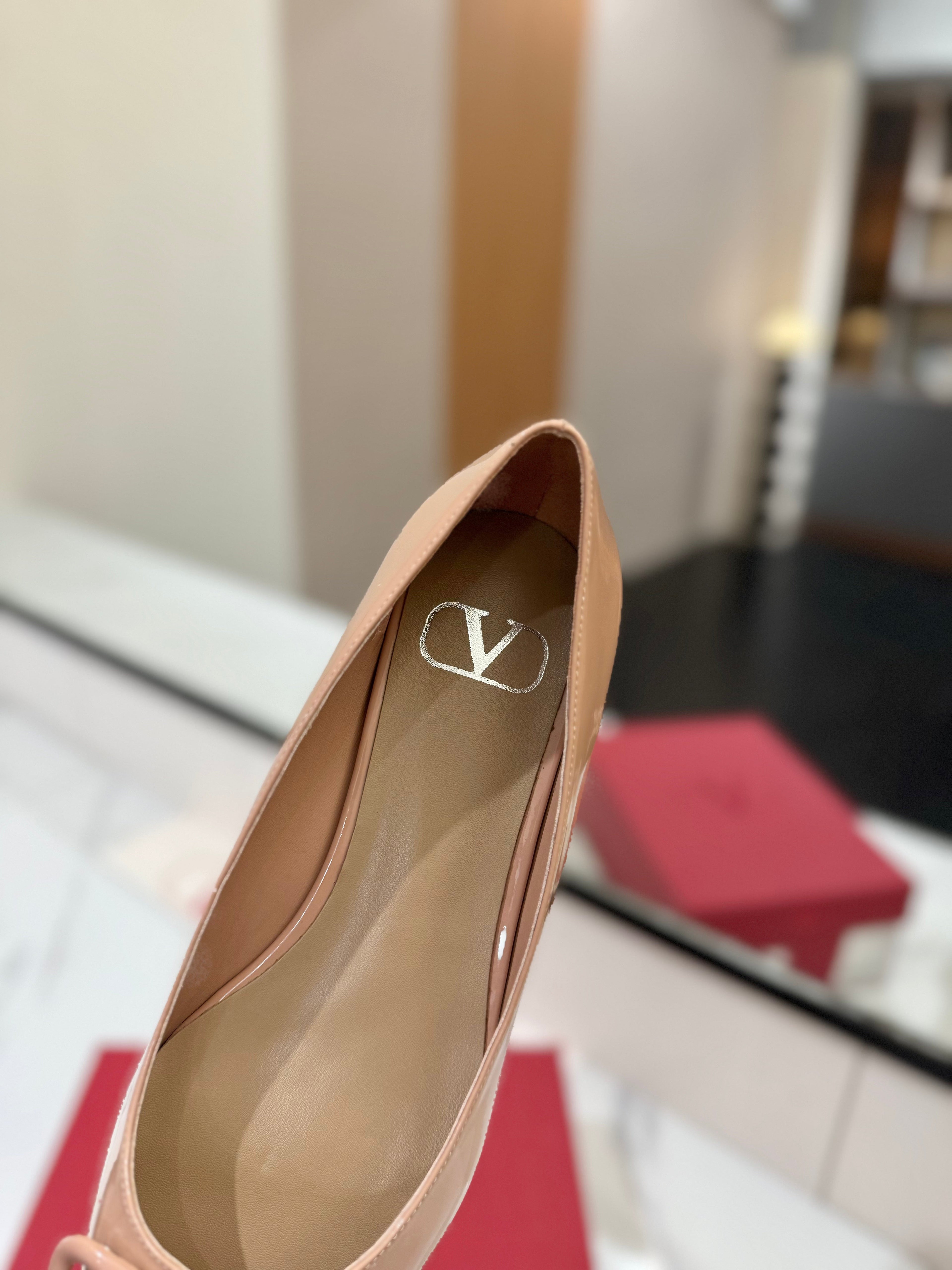 VALENTINO 26S BALLET FLATS IN NUDE PATENT CALFSKIN
