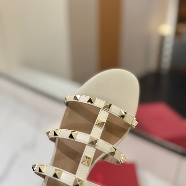 VALENTINO 26S SANDALS IN CREAM WHITE CALFSKIN WITH GOLD STUDS
