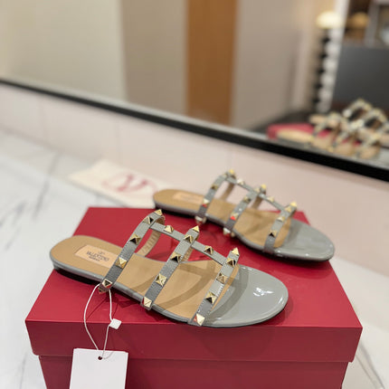 VALENTINO 26S SANDALS IN LIGHT GREY PATENT CALFSKIN WITH GOLD STUDS