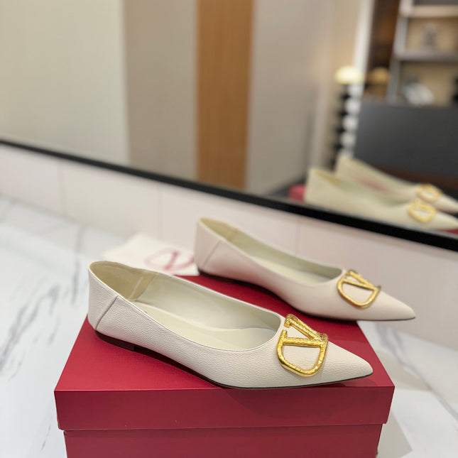 VALENTINO 26S BALLET FLATS IN WHITE GRAINED CALFSKIN WITH GOLD HARDWARE