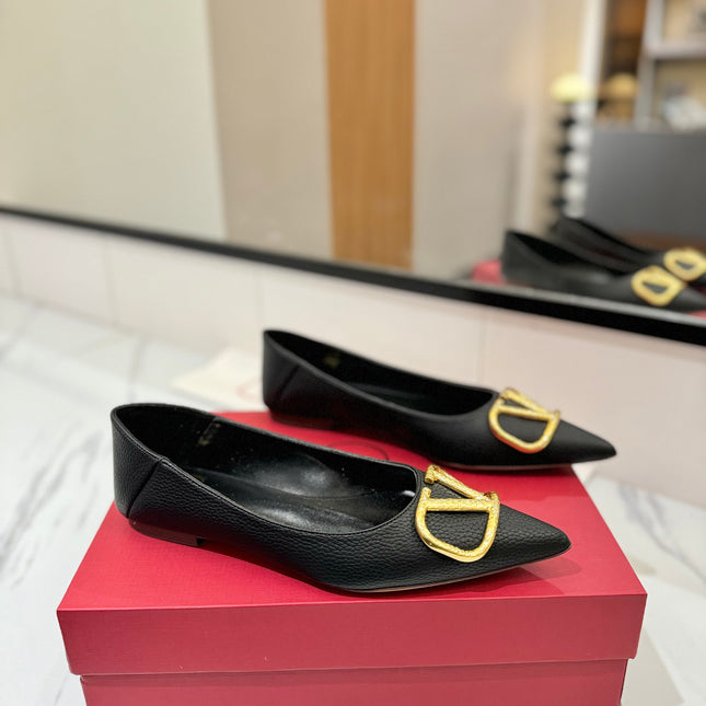 VALENTINO 26S BALLET FLATS IN BLACK GRAINED CALFSKIN WITH GOLD HARDWARE