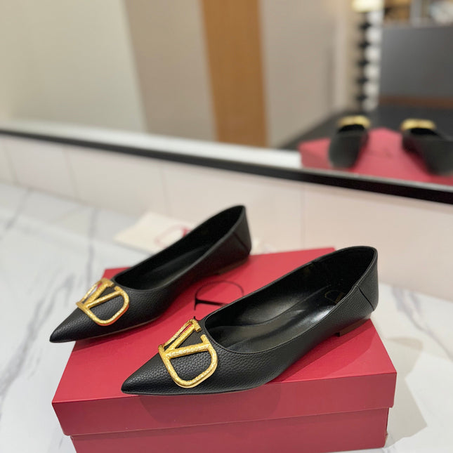 VALENTINO 26S BALLET FLATS IN BLACK GRAINED CALFSKIN WITH GOLD HARDWARE