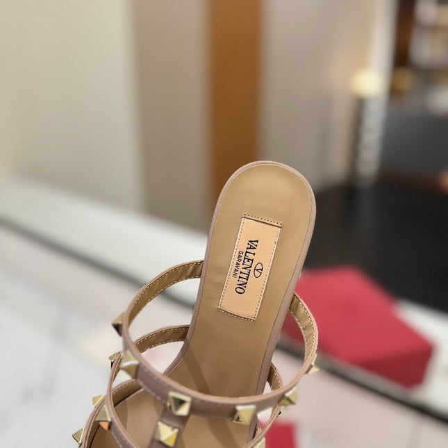VALENTINO 26S STUDDED HEELED MULES 50 MM IN NUDE PATENT CALFSKIN