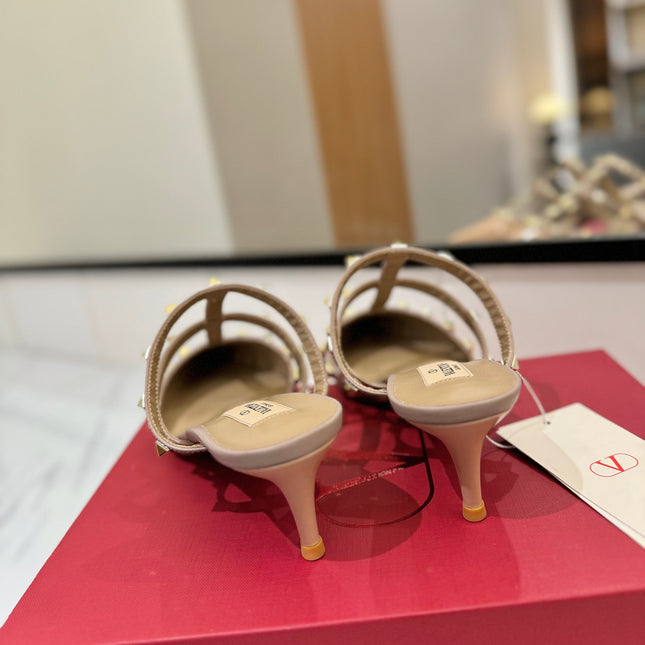 VALENTINO 26S STUDDED HEELED MULES 50 MM IN BEIGE PINK PATENT CALFSKIN