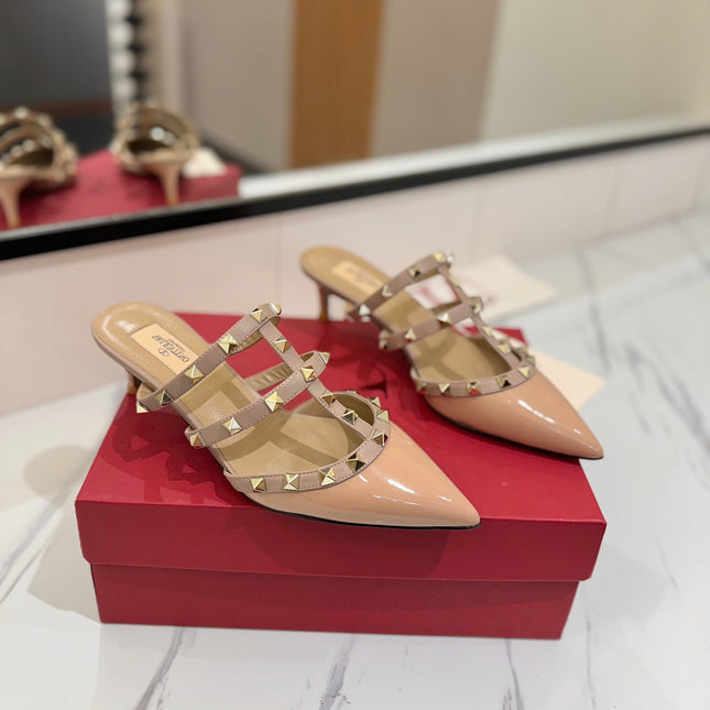 VALENTINO 26S STUDDED HEELED MULES 50 MM IN BEIGE PINK PATENT CALFSKIN