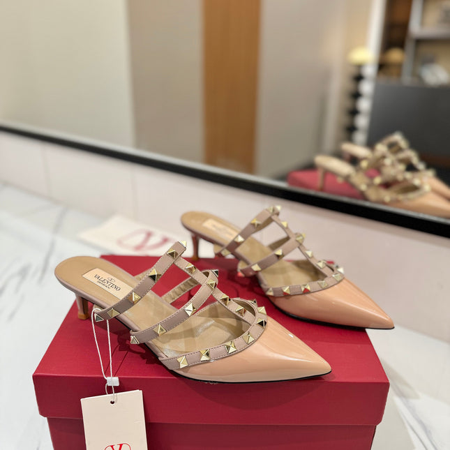 VALENTINO 26S STUDDED HEELED MULES 50 MM IN BEIGE PINK PATENT CALFSKIN
