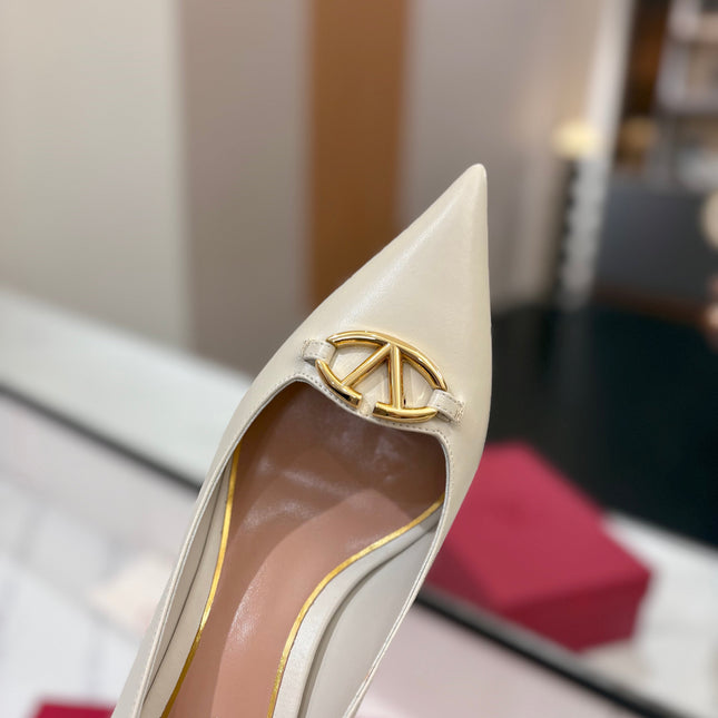VALENTINO 26S POINTED-TOE PUMPS 65 MM IN WHITE SMOOTH CALFSKIN