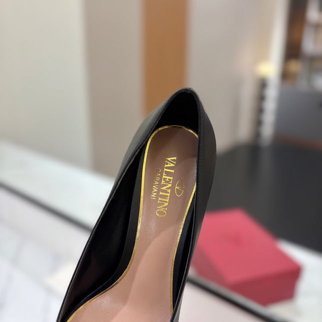 VALENTINO 26S POINTED-TOE PUMPS 65 MM IN BLACK SMOOTH CALFSKIN