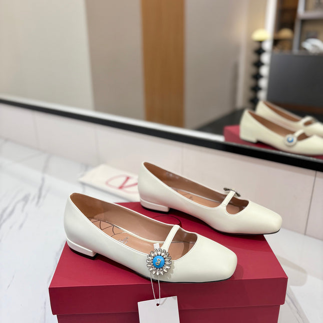 VALENTINO 26S MARY JANE FLATS IN WHITE CALFSKIN WITH CRYSTAL FLOWER