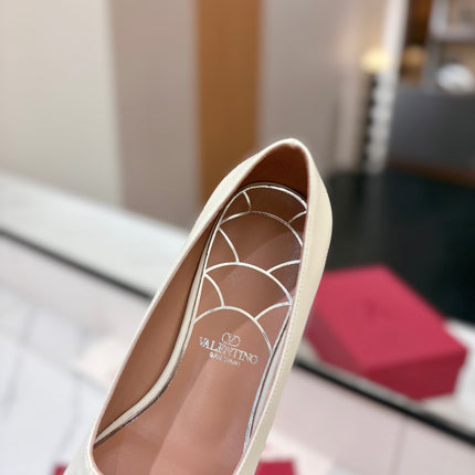 VALENTINO 26S MARY JANE FLATS IN WHITE CALFSKIN WITH CRYSTAL FLOWER