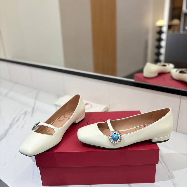 VALENTINO 26S MARY JANE FLATS IN WHITE CALFSKIN WITH CRYSTAL FLOWER