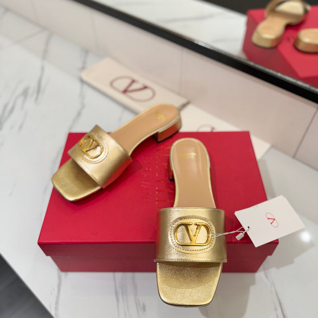 VALENTINO 26S SANDALS IN GOLD SMOOTH CALFSKIN WITH GOLD HARDWARE