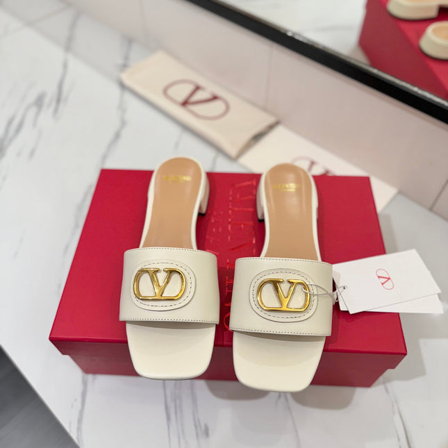 VALENTINO 26S SANDALS IN WHITE SMOOTH CALFSKIN WITH GOLD HARDWARE