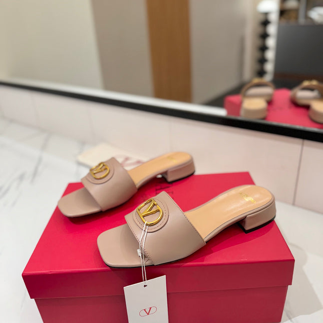 VALENTINO 26S SANDALS IN BEIGE SMOOTH CALFSKIN WITH GOLD HARDWARE