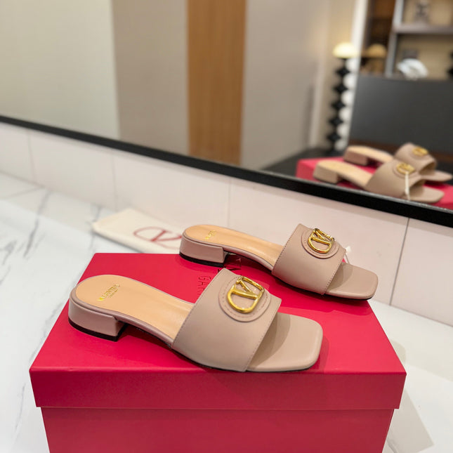 VALENTINO 26S SANDALS IN BEIGE SMOOTH CALFSKIN WITH GOLD HARDWARE