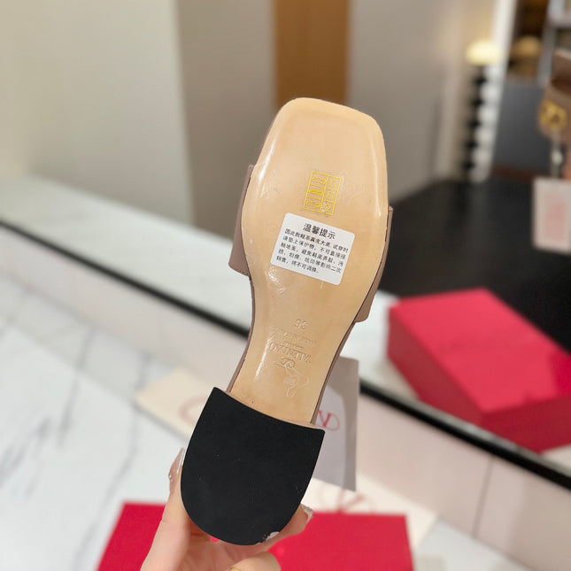 VALENTINO 26S SANDALS IN BEIGE SMOOTH CALFSKIN WITH GOLD HARDWARE