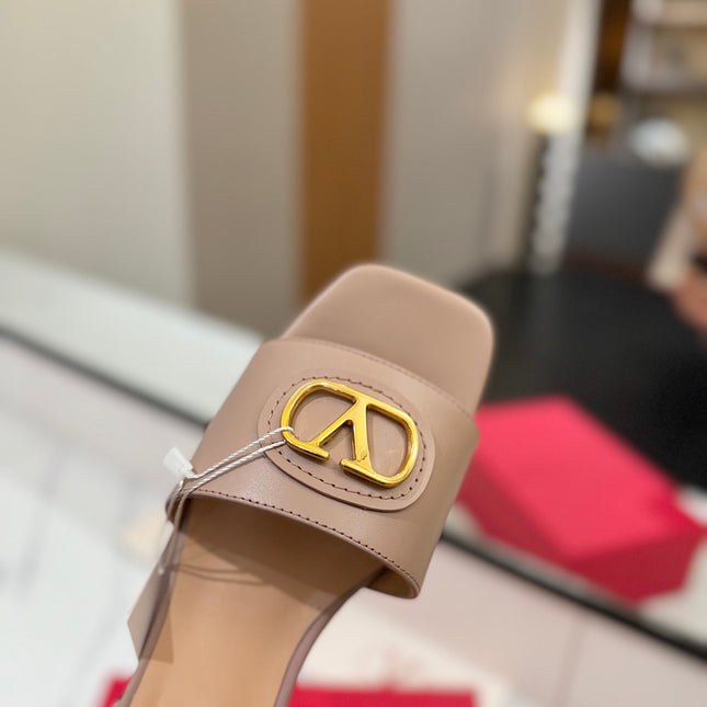 VALENTINO 26S SANDALS IN BEIGE SMOOTH CALFSKIN WITH GOLD HARDWARE