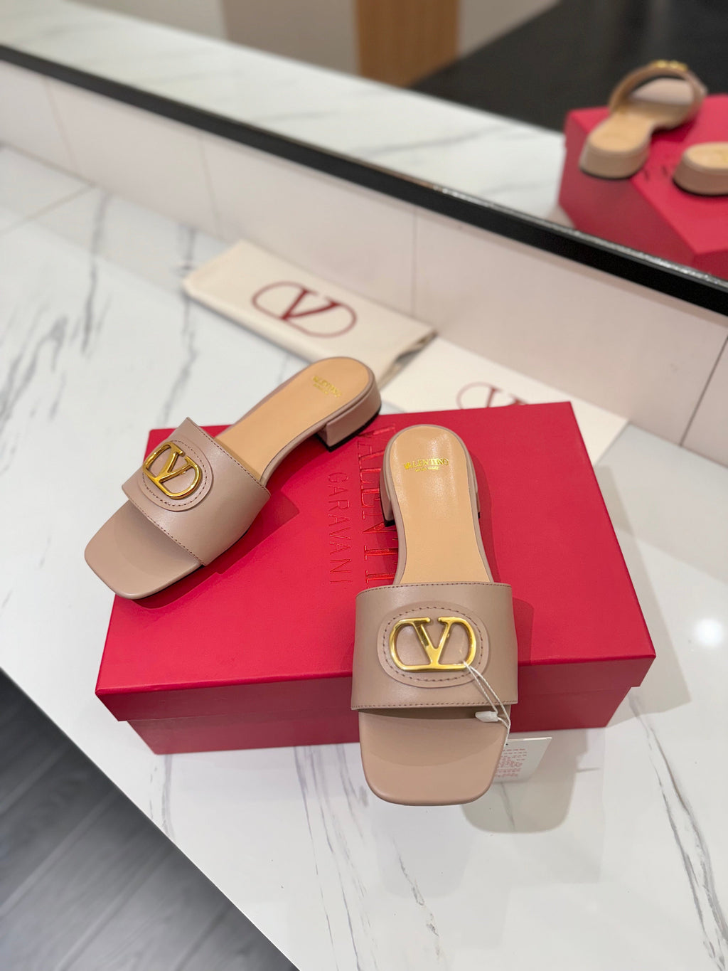 VALENTINO 26S SANDALS IN BEIGE SMOOTH CALFSKIN WITH GOLD HARDWARE