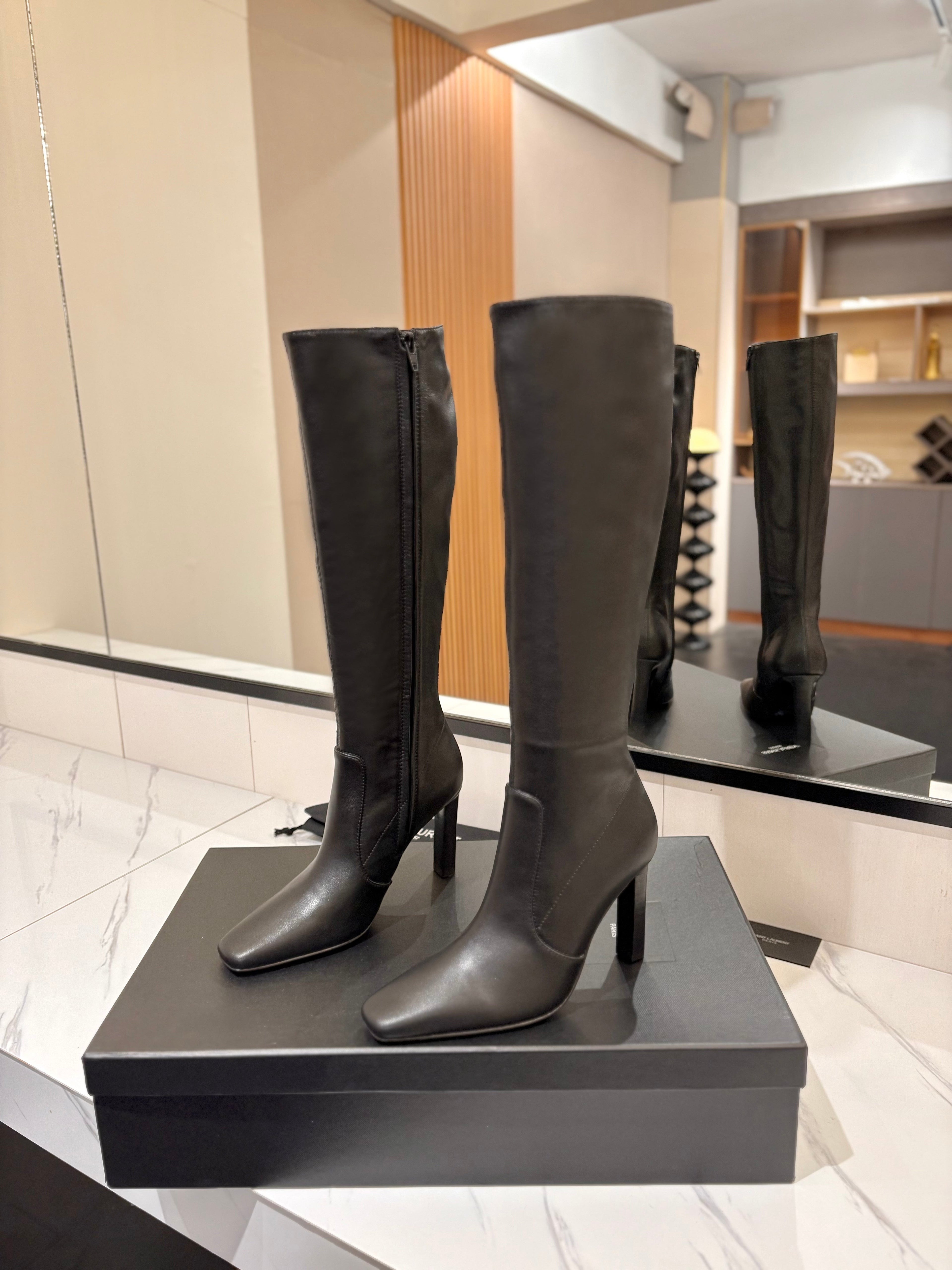 YSL 26S KNEE-HIGH BOOTS 90 MM IN BLACK CALFSKIN