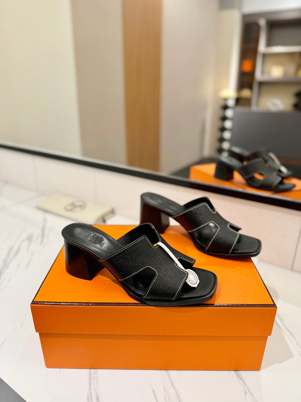 HM 26S HELIA SANDAL 70MM IN BLACK EPSOM CALFSKIN
