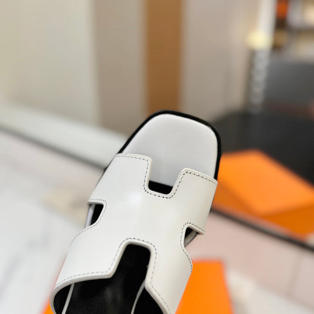 HM 26S HELIA SANDAL 70MM IN WHITE AND BLACK CALFSKIN