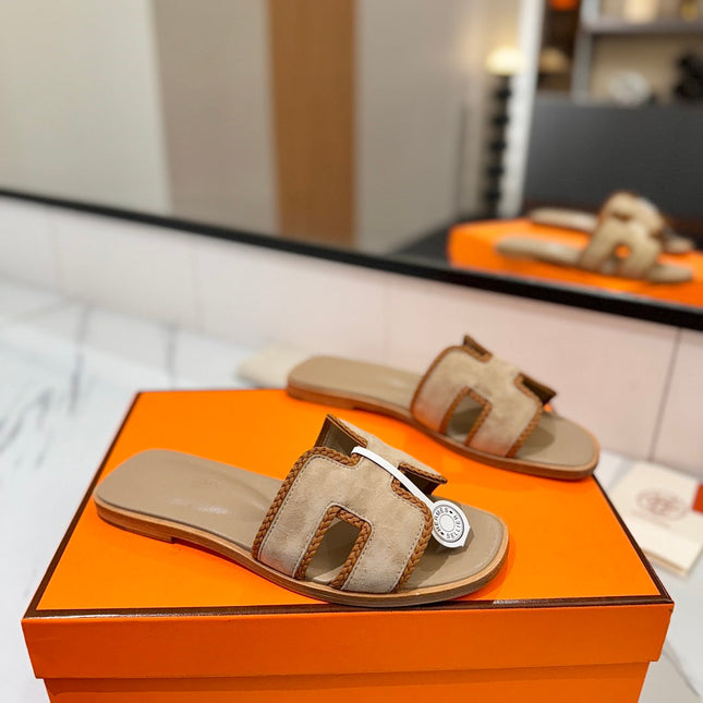 HM 26S ORAN SANDALS IN LIGHT BROWN SUEDE WITH TAN BOWN BRAIDED TRIM