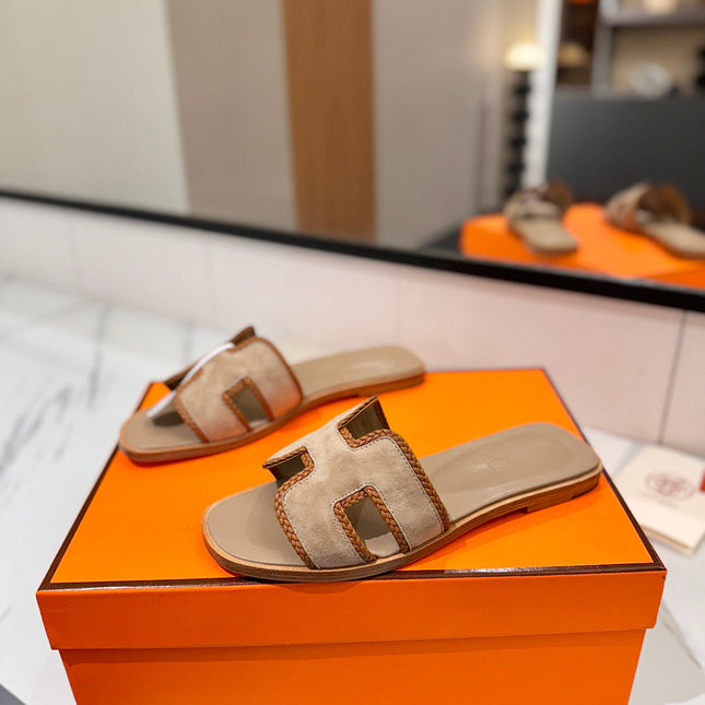 HM 26S ORAN SANDALS IN LIGHT BROWN SUEDE WITH TAN BOWN BRAIDED TRIM