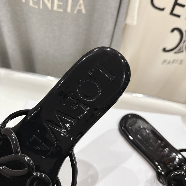LOEWE 26S PETAL ANAGRAM SLIDE IN BLACK PATENT CALFSKIN