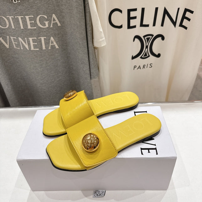 LOEWE 26S PEBBLE SLIDE IN YELLOW CALFSKIN GOLD HARDWARE