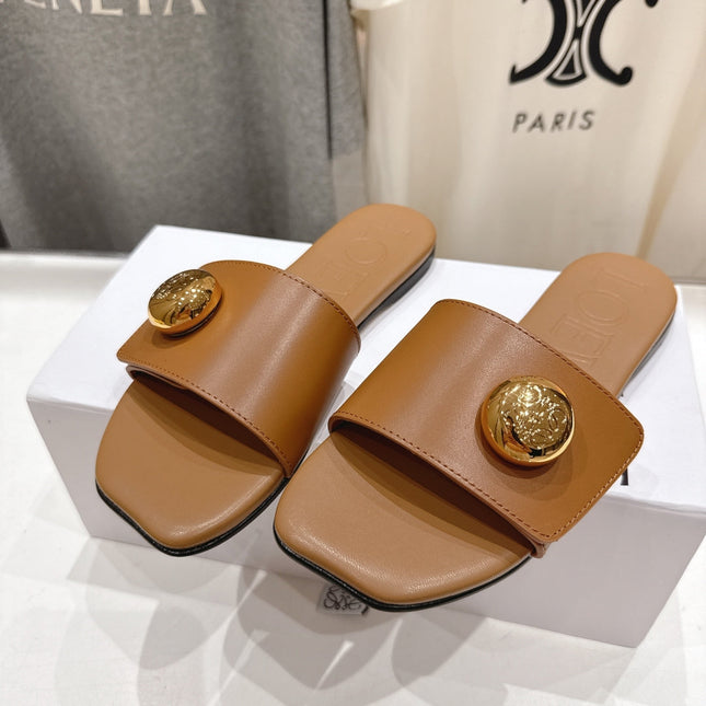LOEWE 26S PEBBLE SLIDE IN CAMEL BROWN CALFSKIN GOLD HARDWARE