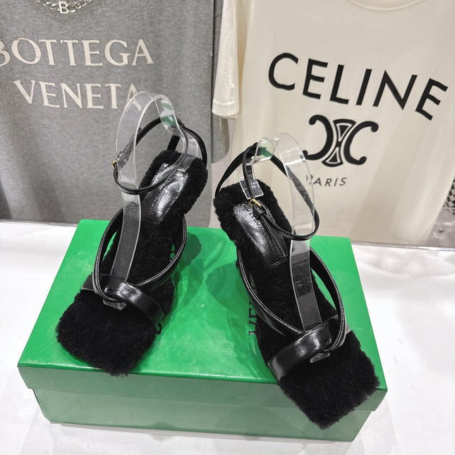 BOTTEGA VENETA 26S HIGH-HEEL SANDALS IN BLACK LAMBSKIN AND SHEARLING