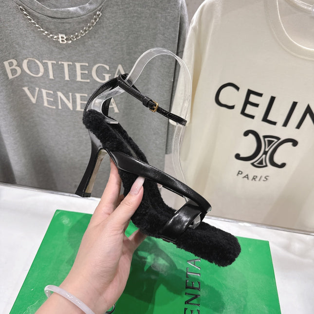 BOTTEGA VENETA 26S HIGH-HEEL SANDALS IN BLACK LAMBSKIN AND SHEARLING