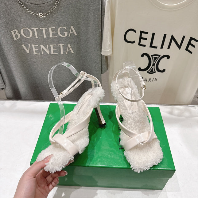 BOTTEGA VENETA 26S HIGH-HEEL SANDALS IN OFF WHITE LAMBSKIN AND SHEARLING