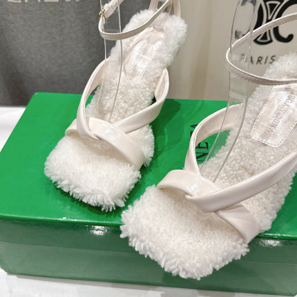 BOTTEGA VENETA 26S HIGH-HEEL SANDALS IN OFF WHITE LAMBSKIN AND SHEARLING