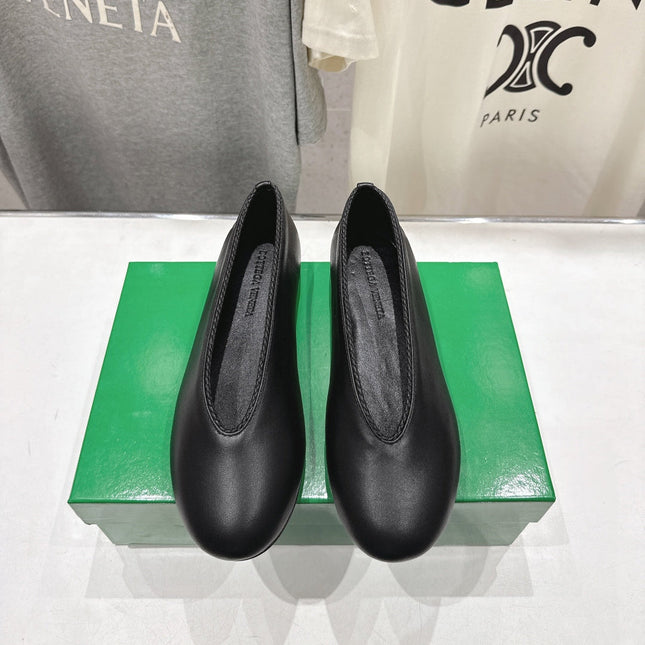 BOTTEGA VENETA 26S BALLET FLATS IN BLACK LAMBSKIN