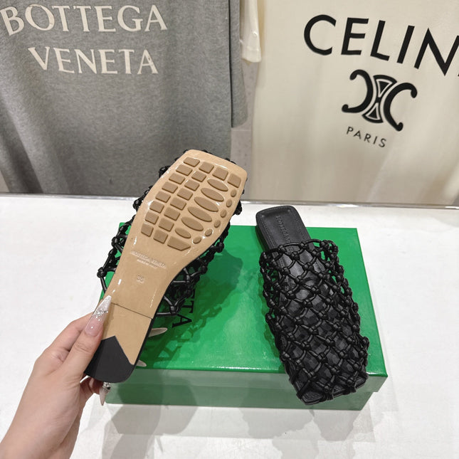BOTTEGA VENETA 26S WOVEN MULES IN BLACK LAMBSKIN