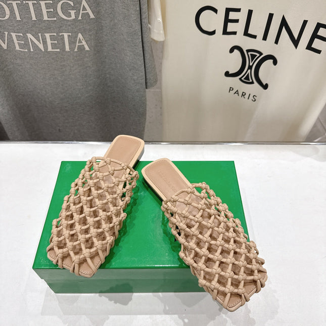 BOTTEGA VENETA 26S WOVEN MULES IN BEIGE LAMBSKIN
