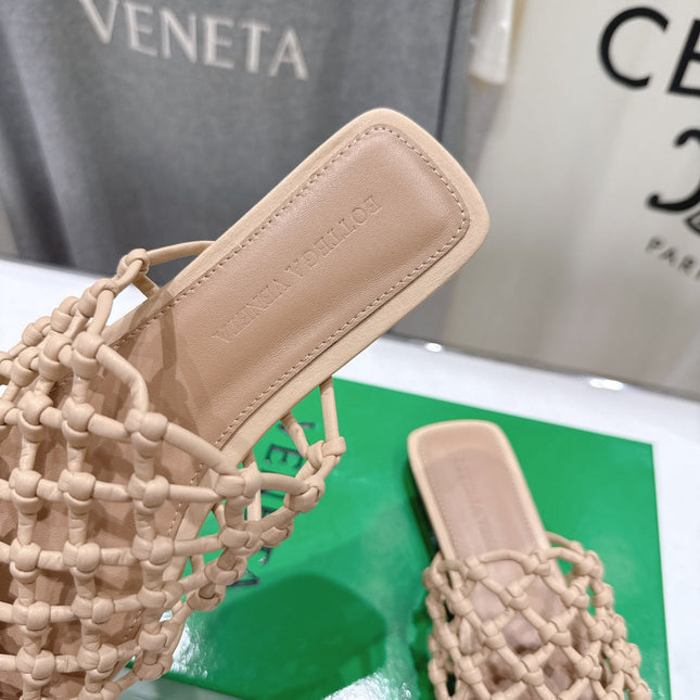 BOTTEGA VENETA 26S WOVEN MULES IN BEIGE LAMBSKIN