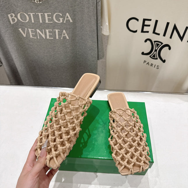 BOTTEGA VENETA 26S WOVEN MULES IN BEIGE LAMBSKIN