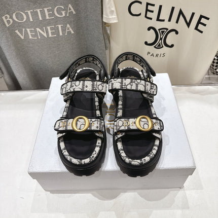 DIOR 26S D-WANDER SANDALS IN BLACK AND WHITE DIOR OBLIQUE JACQUARD GOLD HARDWARE
