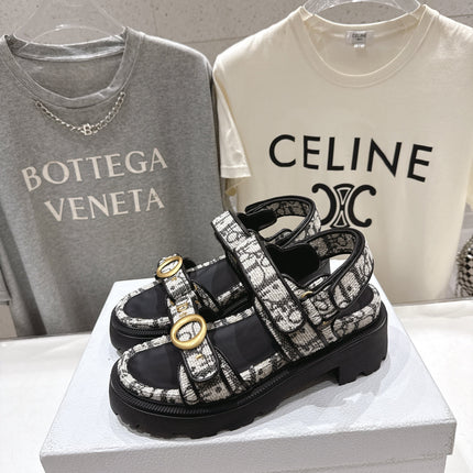 DIOR 26S D-WANDER SANDALS IN BLACK AND WHITE DIOR OBLIQUE JACQUARD GOLD HARDWARE