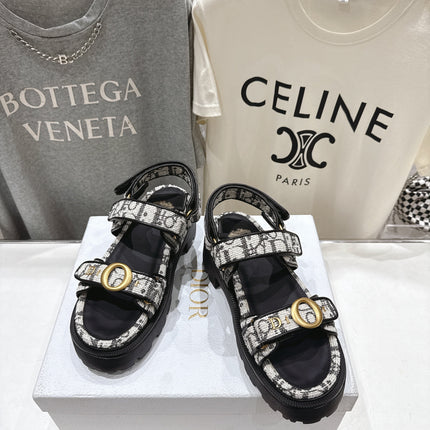 DIOR 26S D-WANDER SANDALS IN BLACK AND WHITE DIOR OBLIQUE JACQUARD GOLD HARDWARE