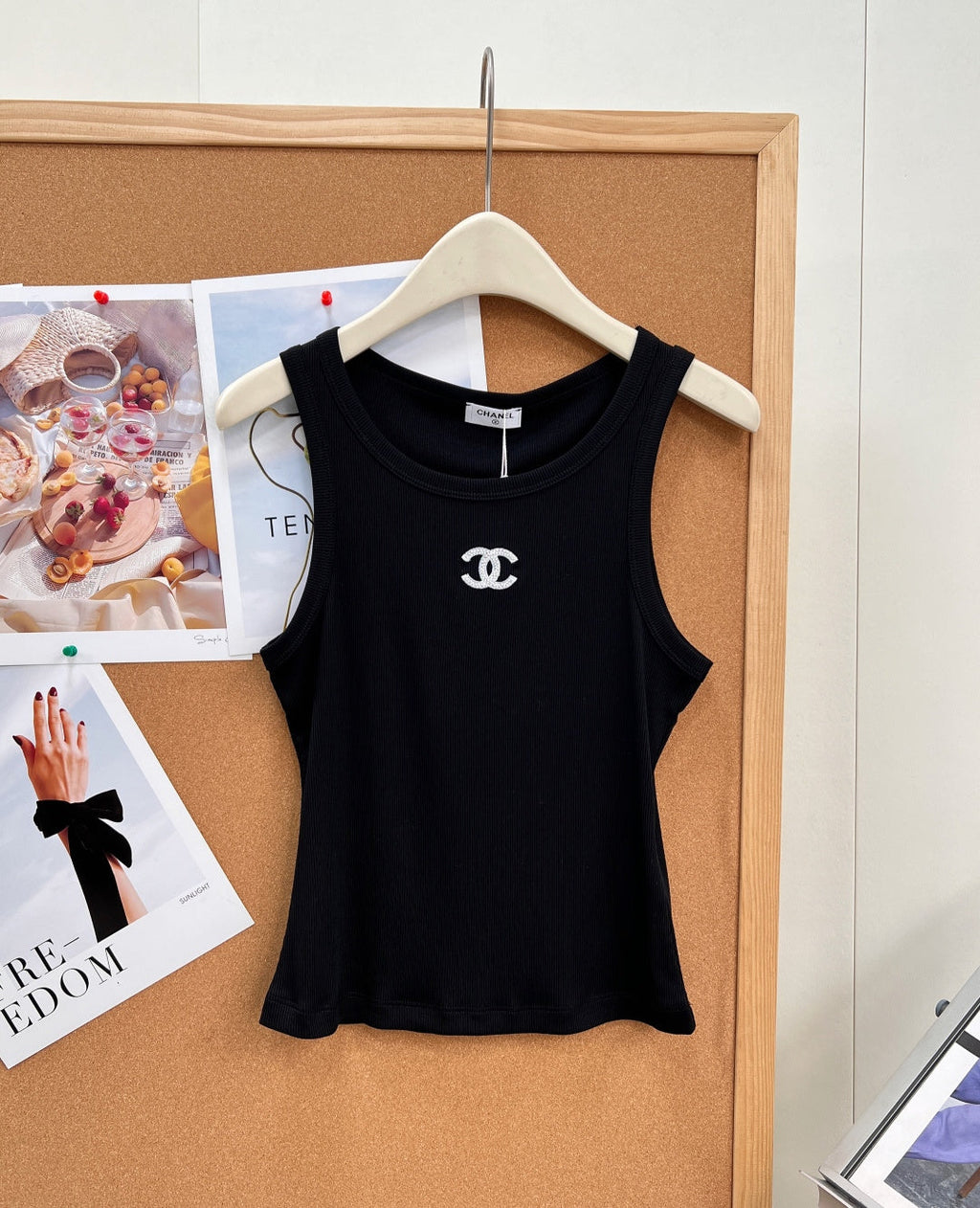 CHANEL 26S SLEEVELESS T-SHIRT 1407